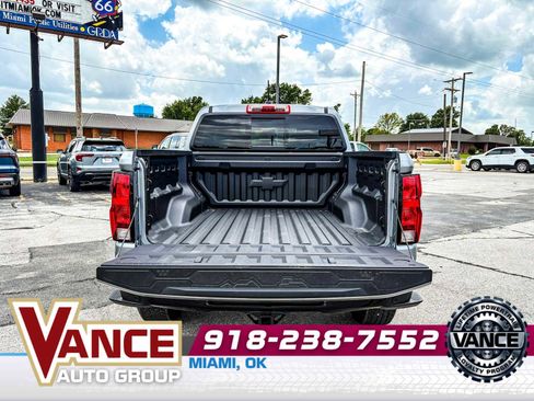 Used 2025 Chevrolet Colorado Trail Boss image 17