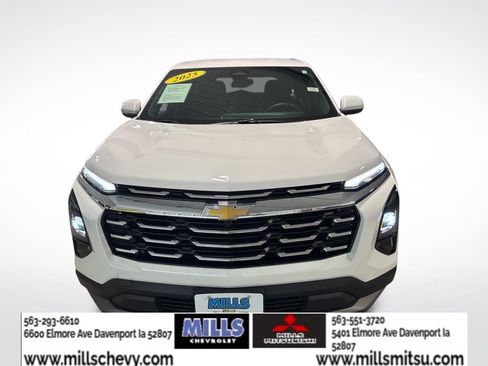 Used 2025 Chevrolet Equinox LT image 2