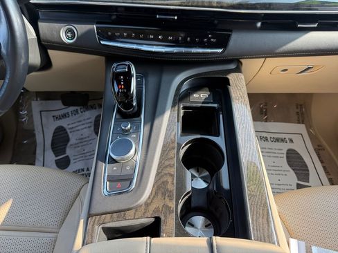 Certified 2024 Cadillac Escalade Premium Luxury image 15