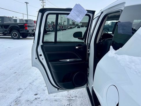 Used 2017 Jeep Compass High Altitude image 13