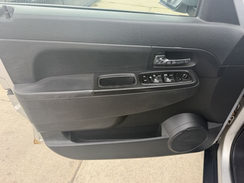Used 2012 Jeep Liberty Sport AWD/4WD image 19