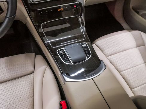 Used 2021 Mercedes-Benz GLC 300 image 21