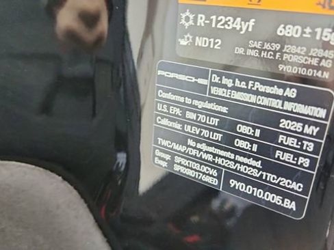 Used 2025 Porsche Cayenne w/ Premium Package image 64