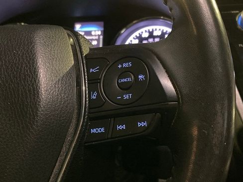 Certified 2020 Toyota Camry SE image 25