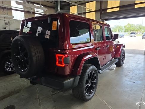 Used 2021 Jeep Wrangler Unlimited Sahara w/ Cold Weather Group AWD/4WD image 5