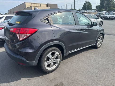 Used 2018 Honda HR-V LX image 7