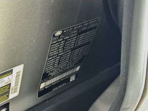 Used 2017 Land Rover Discovery First Edition AWD/4WD image 38