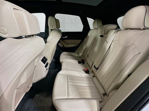 Used 2024 Audi Q5 e Premium Plus w/ Premium Plus Package AWD/4WD image 9
