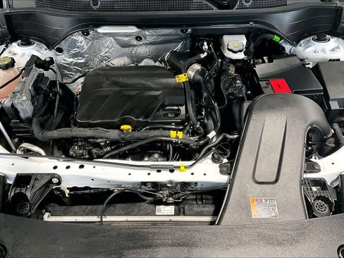 Used 2025 Chevrolet Trax LT w/ LT Convenience Package image 28