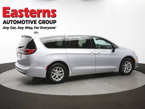 Used 2024 Chrysler Pacifica Touring-L FWD image 42