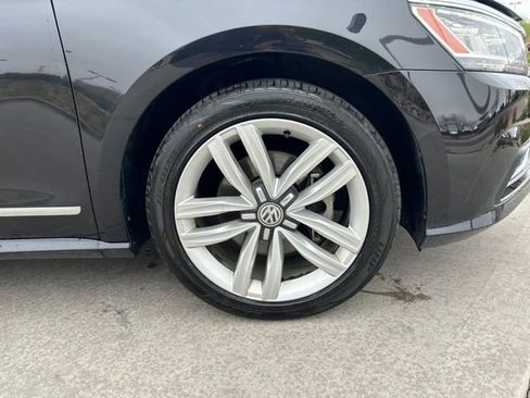 Used 2017 Volkswagen Passat 1.8T SE FWD image 33