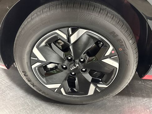 New 2026 Kia Niro Wind FWD image 2