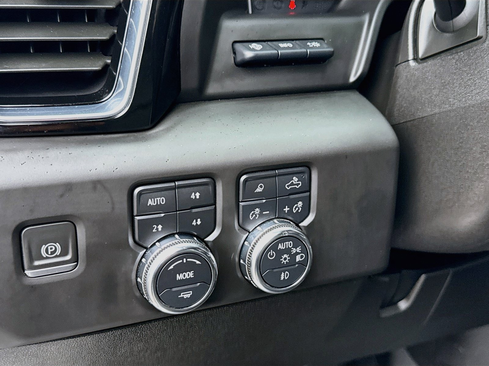 Used 2024 GMC Sierra 2500 Denali w/ Denali Reserve Package AWD/4WD image 13