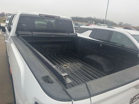 Used 2021 GMC Sierra 2500 SLE w/ SLE Value Package; image 8