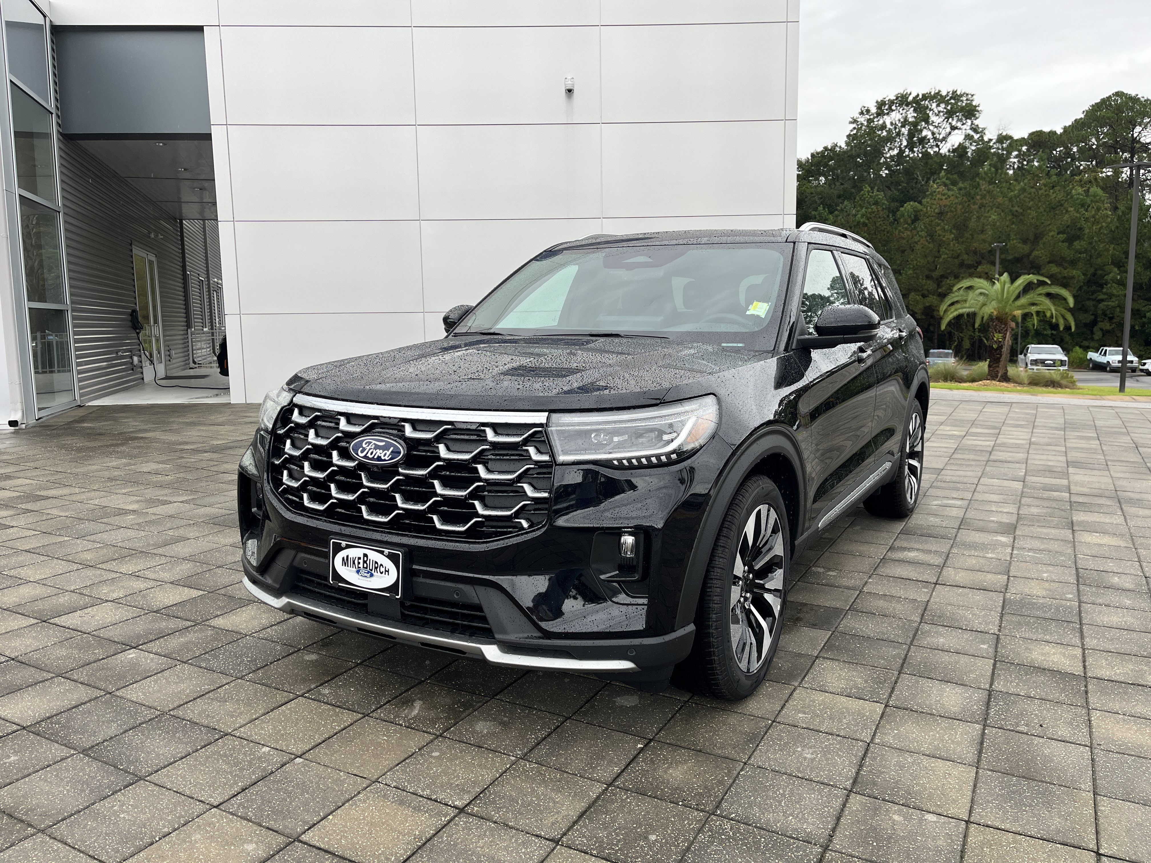 New 2027 Ford Explorer Platinum RWD image 2
