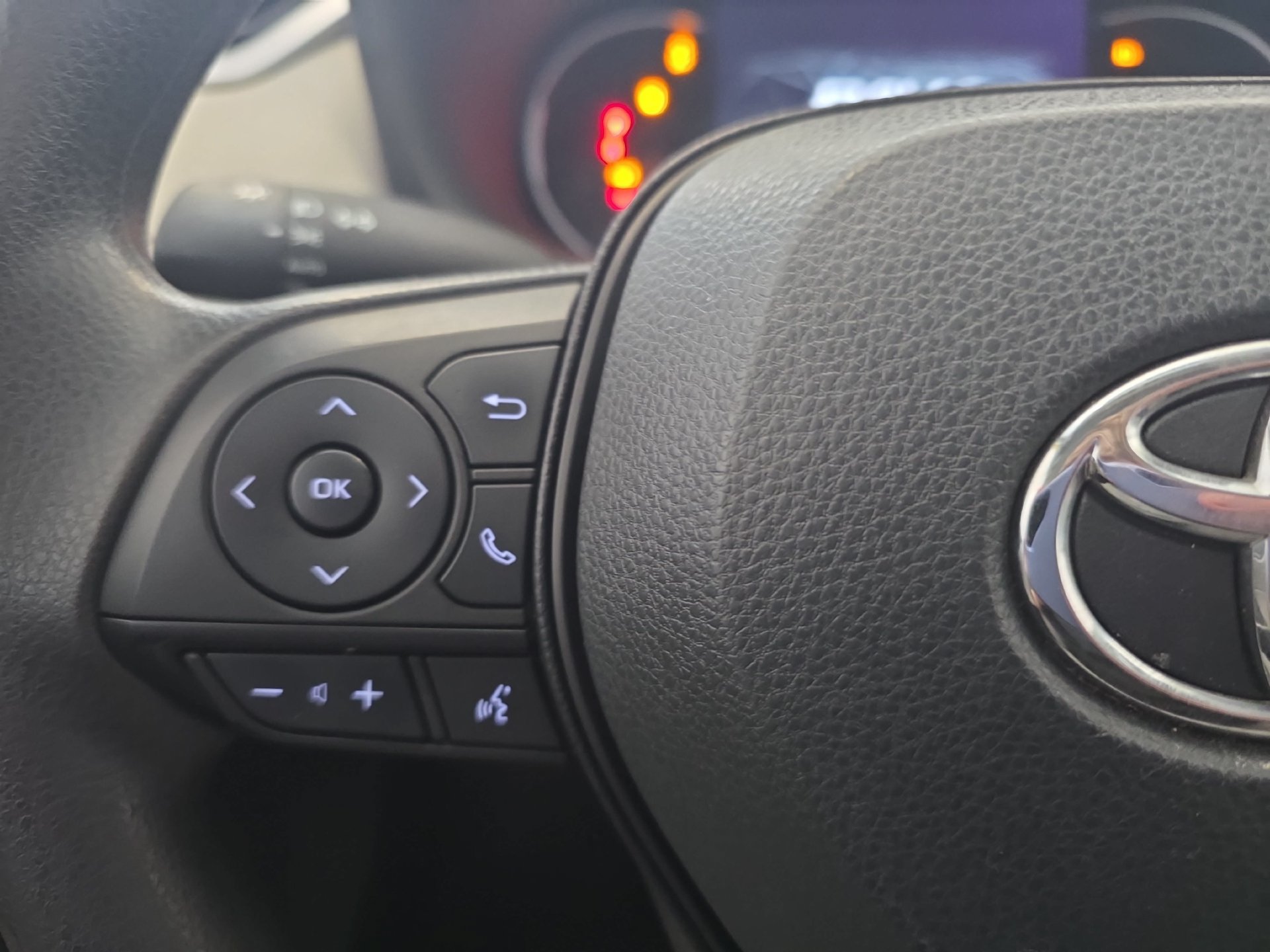 Used 2023 Toyota RAV4 XLE w/ Convenience Package FWD image 17