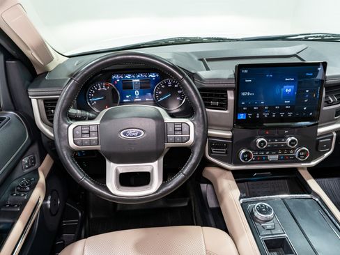 Used 2022 Ford Expedition Max XLT image 11