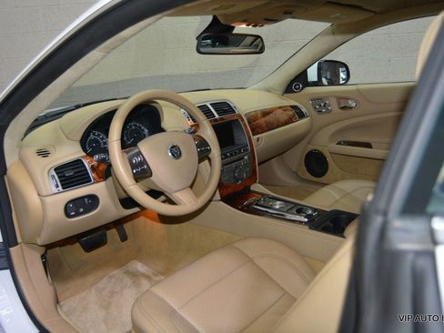 Used 2011 Jaguar XK Coupe RWD image 10