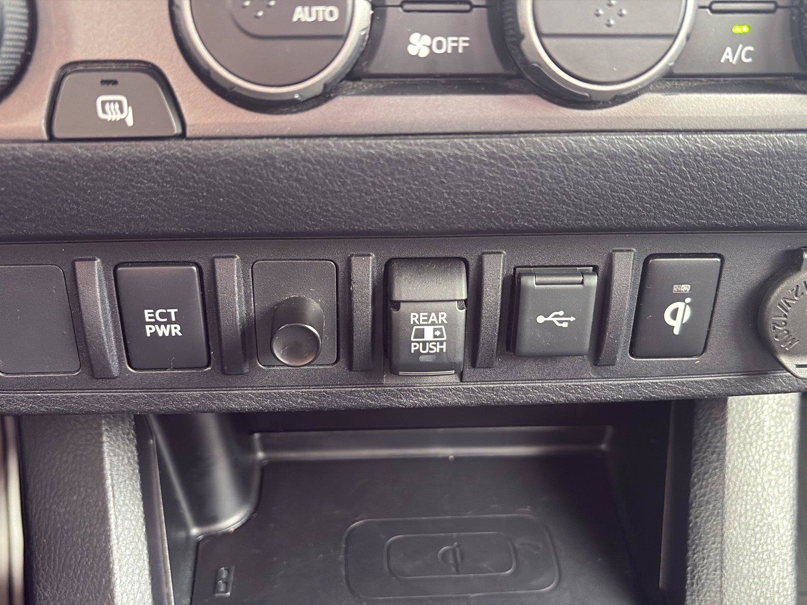 Used 2022 Toyota Tacoma TRD Off-Road AWD/4WD image 46