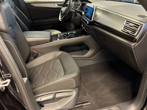 Certified 2025 Volkswagen Atlas Cross Sport SE FWD image 11