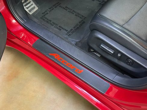 Used 2018 Honda Accord Sport image 10