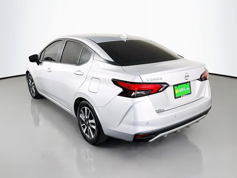 Used 2021 Nissan Versa SV image 7