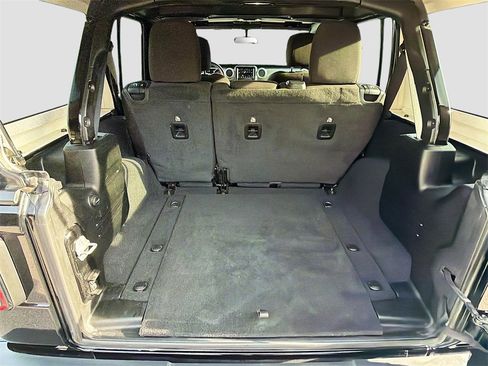 Used 2020 Jeep Wrangler Unlimited Sahara image 27