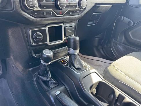 Used 2024 Jeep Wrangler Sport image 19