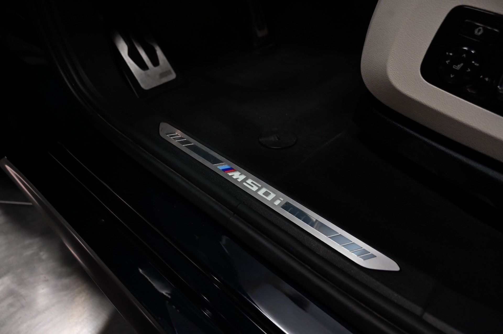 Used 2021 BMW X7 M50i AWD/4WD image 15