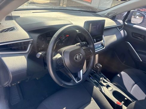 Used 2024 Toyota Corolla Cross LE w/ Moonroof Package FWD image 4