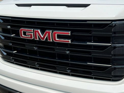 Used 2024 GMC Sierra 1500 Elevation w/ X31 Off-Road Package AWD/4WD image 41