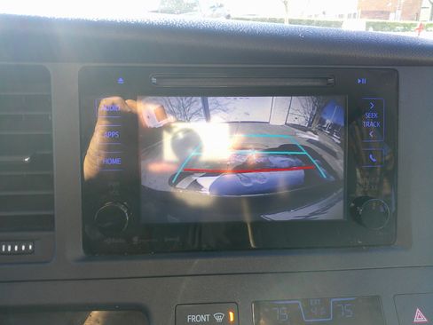 Used 2017 Toyota Sienna LE image 29