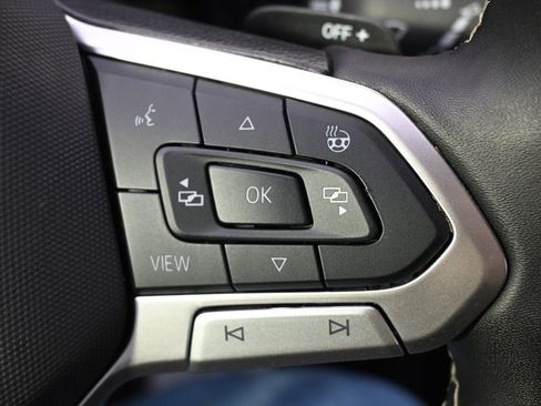 Used 2025 Volkswagen Atlas SE image 35