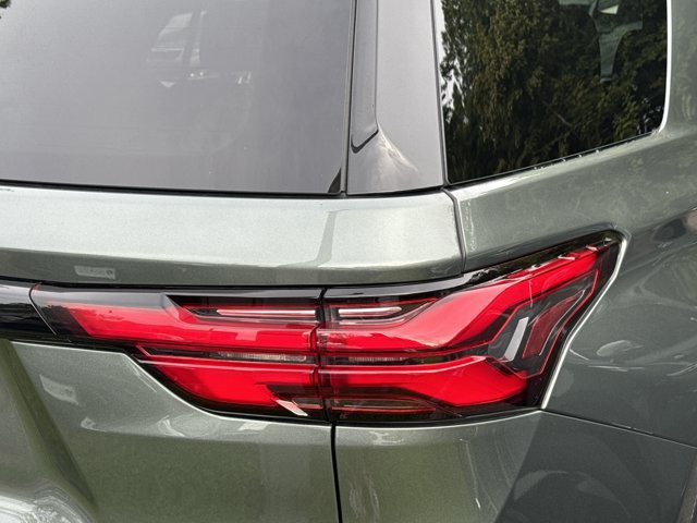 Used 2023 Chevrolet Traverse LT w/ LPO, Floor Liner Package FWD image 8