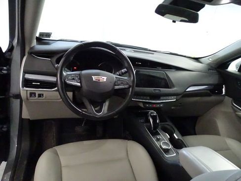 Certified 2023 Cadillac XT4 Luxury w/ Cold Weather Package image 5