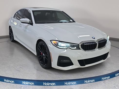 Used 2022 BMW 330i Sedan w/ M Sport Package image 4