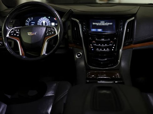 Used 2019 Cadillac Escalade ESV Luxury image 33