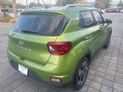 Used 2023 Hyundai Venue SEL image 5
