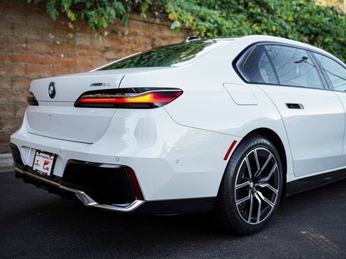 Used 2023 BMW i7 xDrive60 image 9