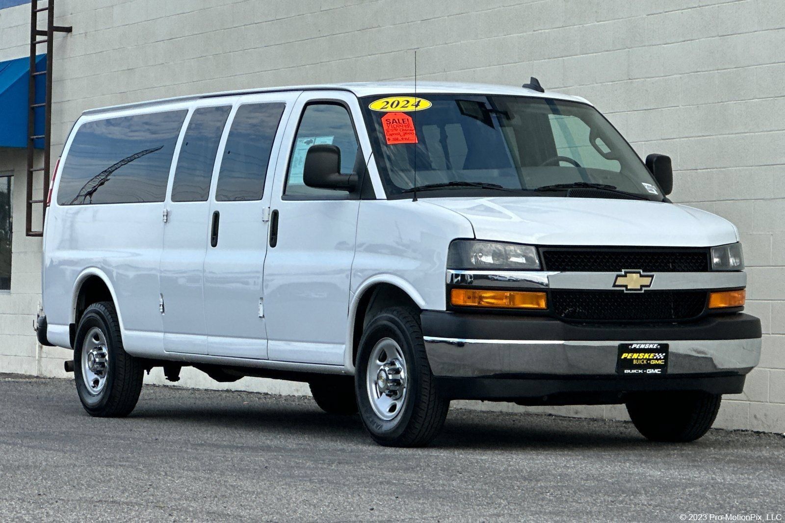 Certified 2024 Chevrolet Express 3500 LT w/ LT Preferred Equipment Group RWD image 1