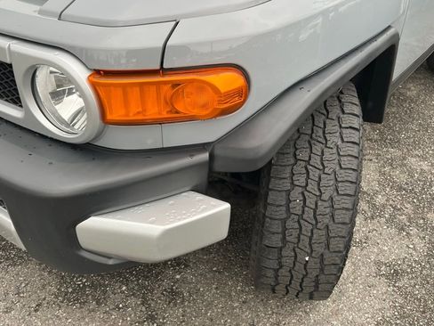 Used 2014 Toyota FJ Cruiser 4WD w/ Convenience Package image 3