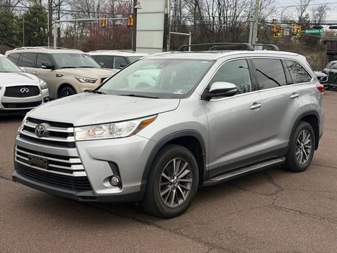 Used 2019 Toyota Highlander XLE image 3