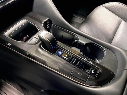 Used 2025 Toyota Crown Signia w/ Advanced Technology Package image 17