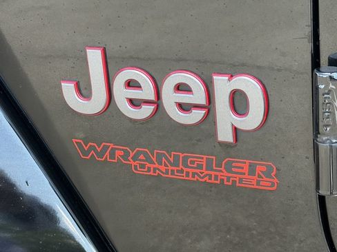 Used 2018 Jeep Wrangler Unlimited Rubicon AWD/4WD image 8