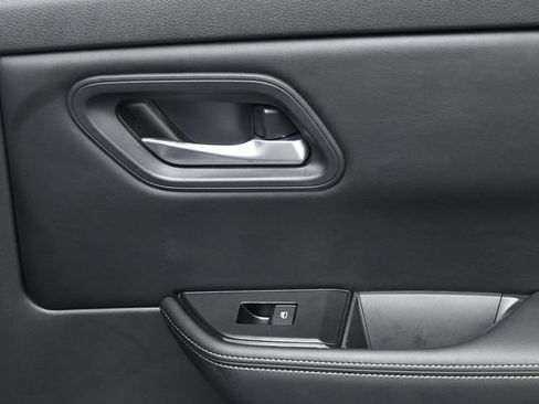 Used 2024 Nissan Rogue SV image 31