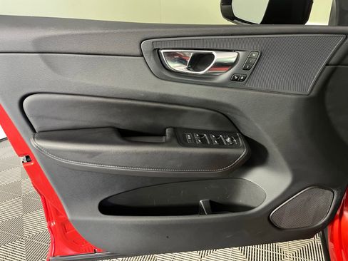 Used 2023 Volvo XC60 T8 Plus image 18