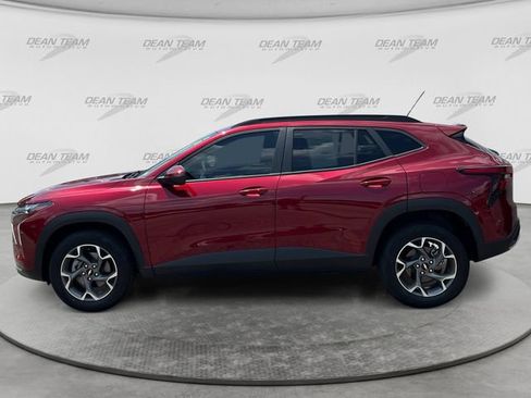 Used 2024 Chevrolet Trax LT w/ Driver Confidence Package FWD image 4