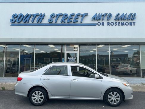 Used 2010 Toyota Corolla LE FWD image 1