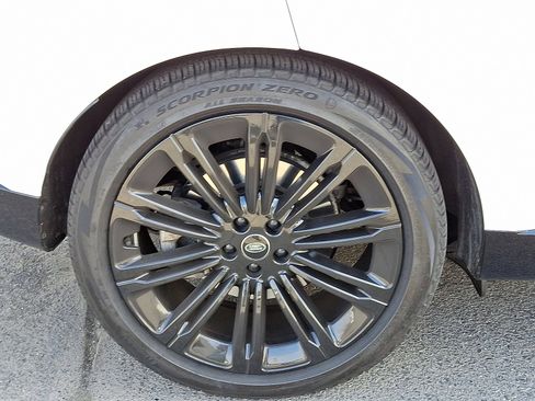 Certified 2023 Land Rover Range Rover SE image 11