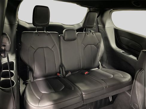 New 2027 Chrysler Pacifica Select FWD image 10